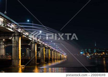 Beautiful rainbow bridge on Banpo bridge 20004049