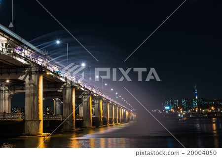 Beautiful rainbow bridge on Banpo bridge 20004050