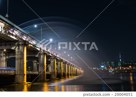 Beautiful rainbow bridge on Banpo bridge 20004051
