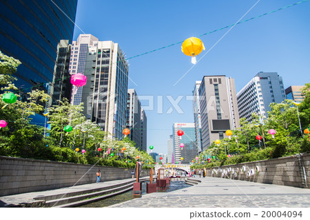 Cheongyecheon stream in Seoul South Korea Cheongyecheon stream in Seoul South Korea 20004094