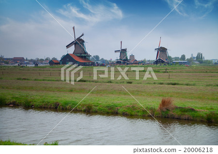 Traditional Dutch windmills  20006218