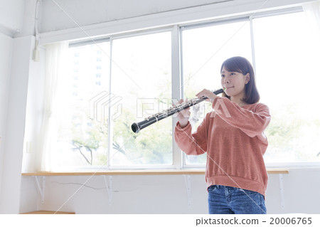 Female oboe performance Female oboe performance 20006765
