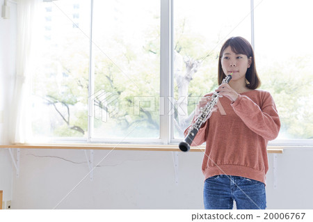 女雙簧管表演 女雙簧管表演 20006767