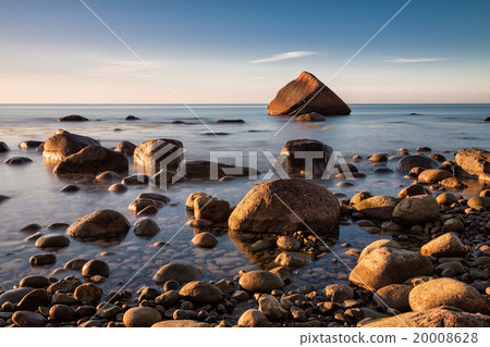 Foundlings on shore 20008628