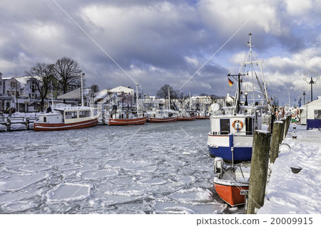 Winter in Warnemuende Winter in Warnemuende 20009915