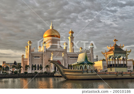 Sultan Omar Ali Saifuddin Mosque, Brunei 20010186