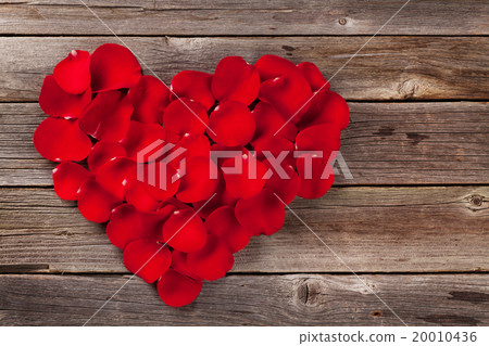 Red rose petals heart Red rose petals heart 20010436