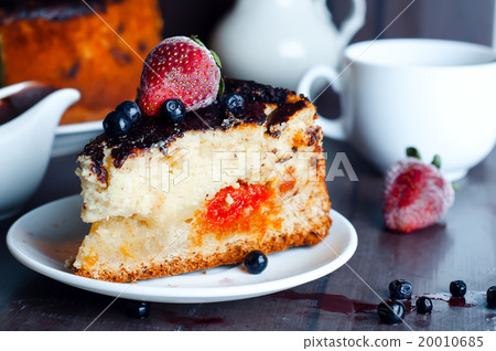 Cottage cheese dessert with chocolate sauce  20010685