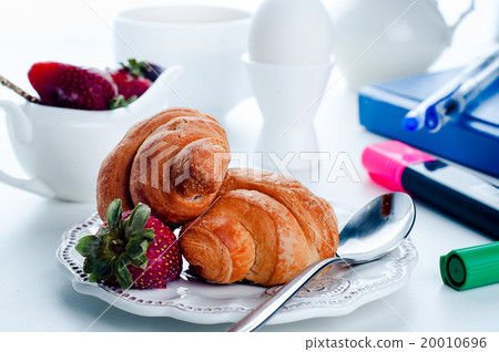 breakfast  croissant  and notebook   20010696