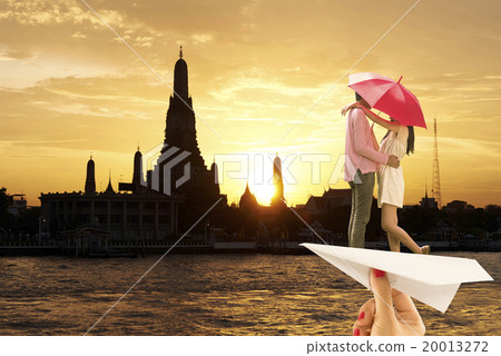 Couple ride paper plane on Sunset at Wat Arun 20013272