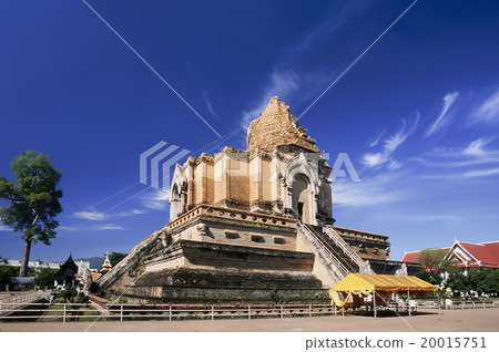 chedi luang temple in chiang mai 20015751