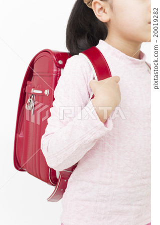Girls carrying the school bags Elementary school girls Body parts Parts cut Girls' school bags elementary school students 20019282