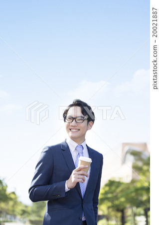 Businessmen with hot drinks Businessmen with hot drinks 20021887