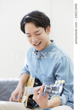 彈電吉他的一個人 20021940