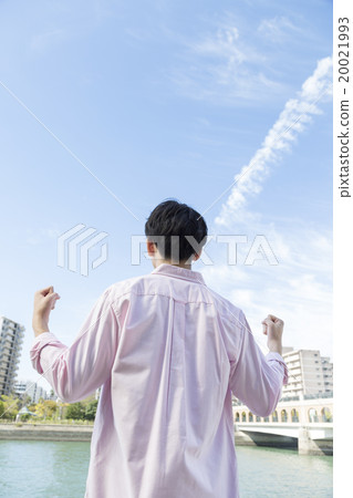 Men in their twenties who play guts pose 20021993