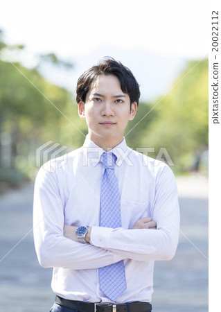 與橫渡的胳膊的商人 與橫渡的胳膊的商人 20022112