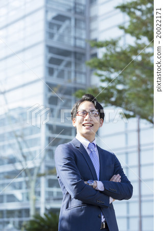 Businessman with arms crossed 20022171