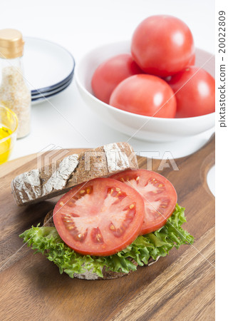 Tomato lettuce sandwich Tomato lettuce sandwich 20022809