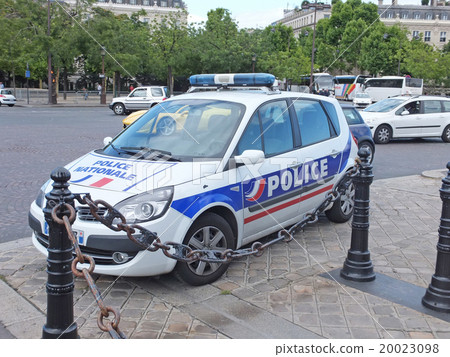 警車在巴黎 警車在巴黎 20023098