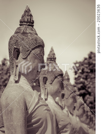 Buddha statue in temple  20023636