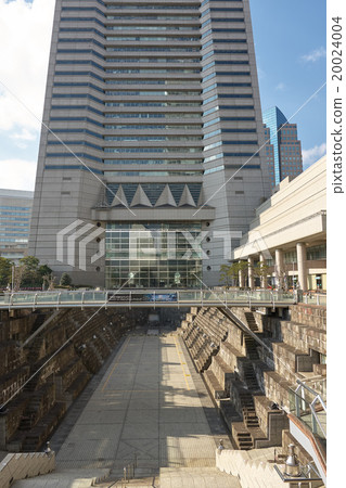 Symbol of Minato Mirai district, Landmark Tower and Dockyard, Yokohama 20024004