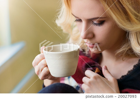 Beautiful woman relaxing 20027093