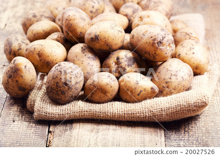 raw potatoes raw potatoes 20027526