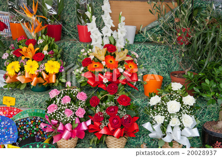 Beautiful bouquets in show-window of flower shop Beautiful bouquets in show-window of flower shop 20028937