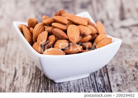 almond almond 20029402