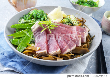 Tuna Tataki with Teriyaki Rice Noodles 20029484