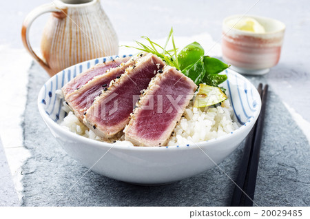 Tuna Tataki with Rice and Vegetable Tuna Tataki with Rice and Vegetable 20029485