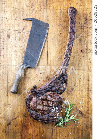 Dry Aged Barbecue Tomahawk Steak Dry Aged Barbecue Tomahawk Steak 20029525