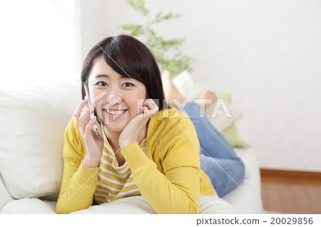 一個放手機的女人 20029856