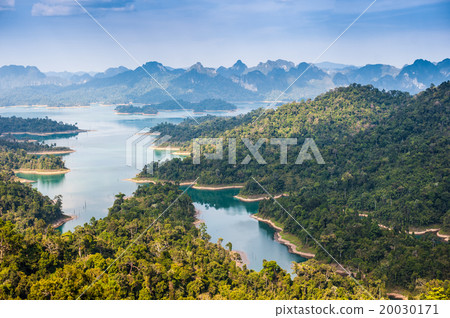 Birdeye view of Ratchaprapha dam Khao sok national 20030171