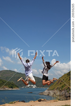 Young couple by the sea 20030285