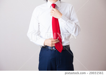 A man wearing a suit 20031561