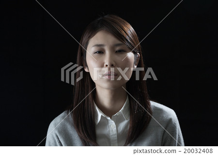Female despair to be stunned Female despair to be stunned 20032408