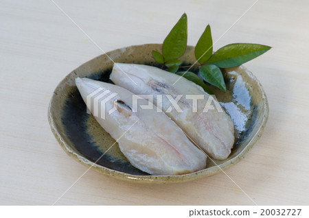 去皮的雪松 20032727