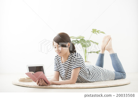 Woman relaxing in room (reading casual 20's) Woman relaxing in room (reading casual 20's) 20033508