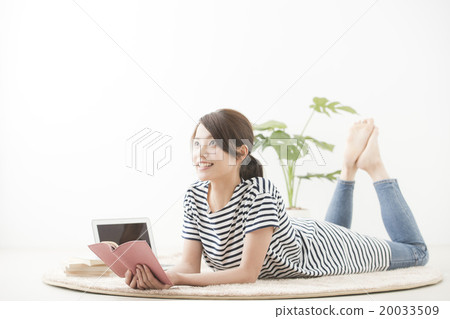 Woman relaxing in room (reading casual 20's) Woman relaxing in room (reading casual 20's) 20033509