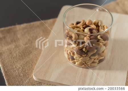 Fresh roasted cocktail nuts Fresh roasted cocktail nuts 20033566