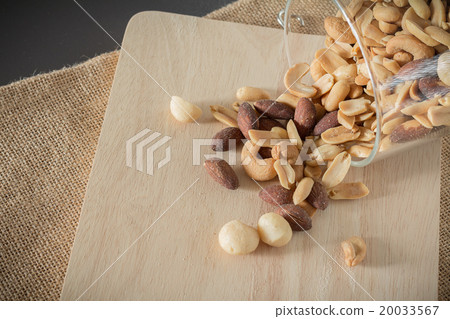 Fresh roasted cocktail nuts Fresh roasted cocktail nuts 20033567
