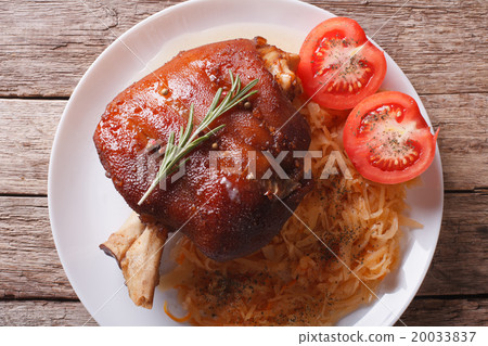 pork shank and braised cabbage closeup 20033837