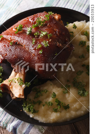 Tasty pork shank and mashed potato closeup 20033913