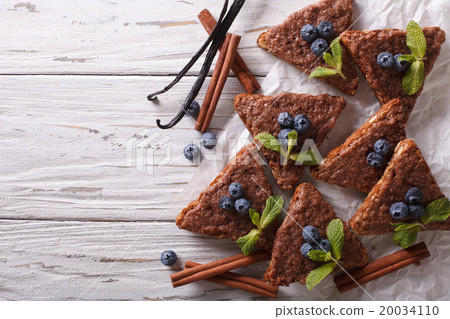 cinnamon toast with vanilla and blueberries cinnamon toast with vanilla and blueberries 20034110