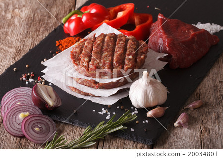 Raw burgers cutlets close-up with the ingredients 20034801