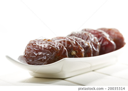 tasty and big dates 20035314