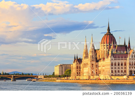 Hungarian Parliament Building in Budapest 20036139