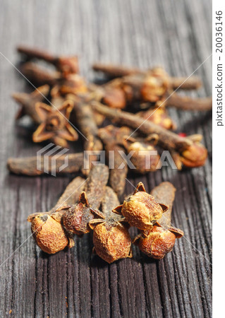 pile cloves on wood background pile cloves on wood background 20036146