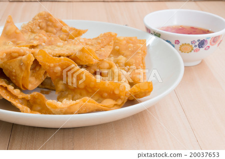 Close up Fried dumpling crispy with spicy sauce 20037653